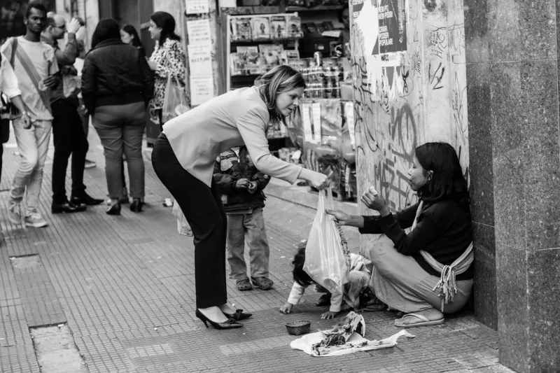 Genitore solo, cittadino penalizzato: le distorsioni strutturali del welfare italiano verso le famiglie monoparentali