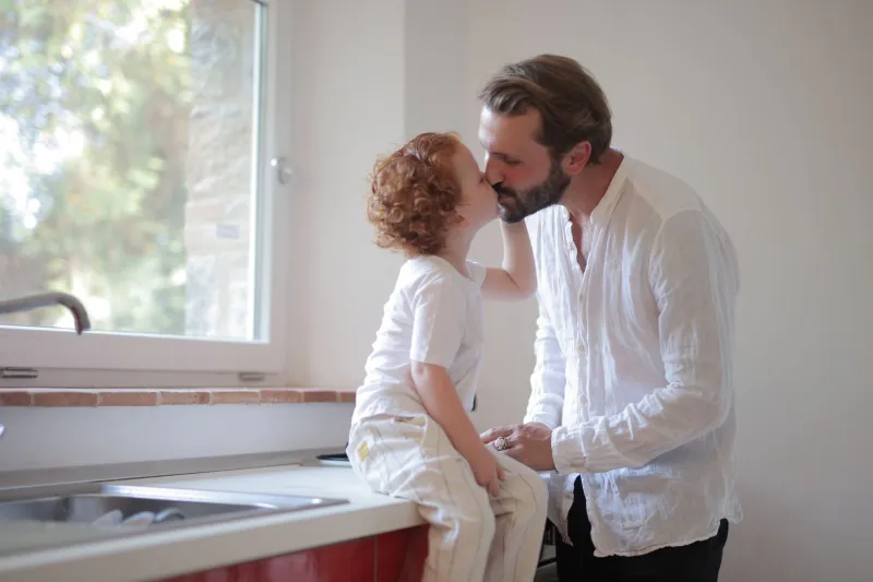 Ferite di ieri, scelte di oggi: come i traumi familiari non elaborati plasmano la genitorialità